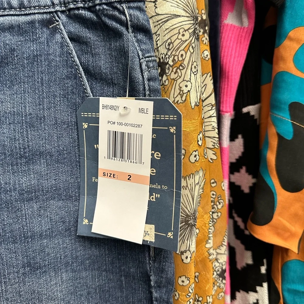 Democracy "Ab"leisure Rolled Cuff Denim Short Size 2 - Picture 3 of 6